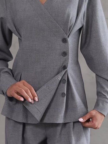 Ensemble haut asymétrique à col en V gris clair et pantalon large