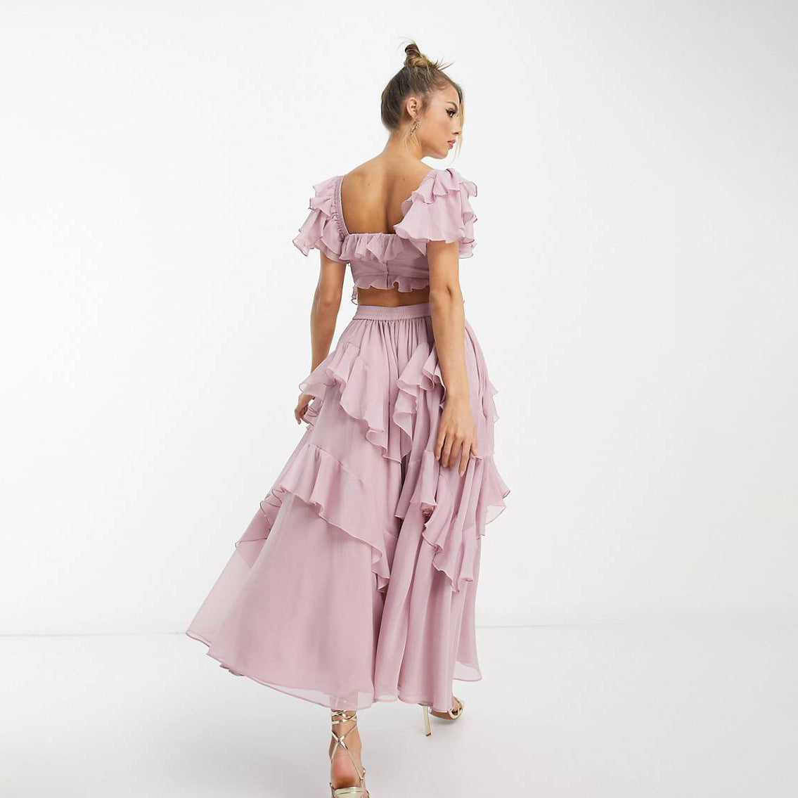 Robe d’été longue élégante à volants et dos nu