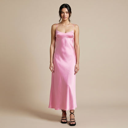 Robe longue satinée rose élégante