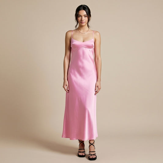 Robe longue satinée rose élégante – coupe fluide & bretelles fines
